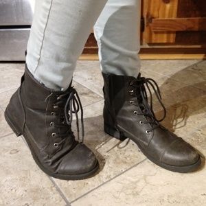 Super comfy American Eagle boots, 8